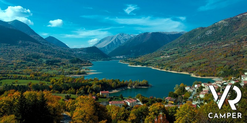Parco Nazionale d'Abruzzo Lazio e Molise, vista con il lago