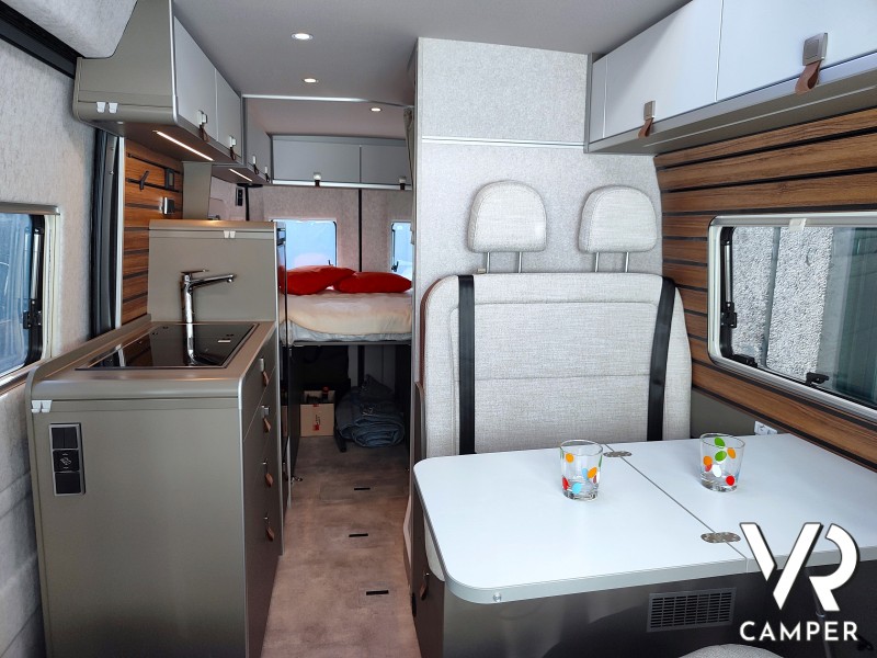 Hymer Van Grand Canyon - Furgonato con cambio automatico a noleggio da VR Camper