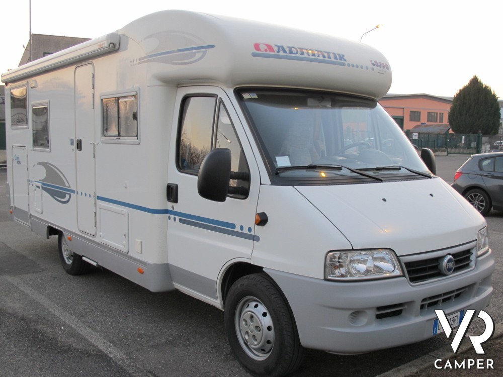 Adria Coral 680 SP semintegrale con garage