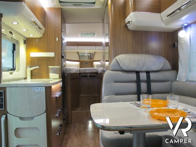 Hymer B 588 DL, camper motorhome con letti gemelli