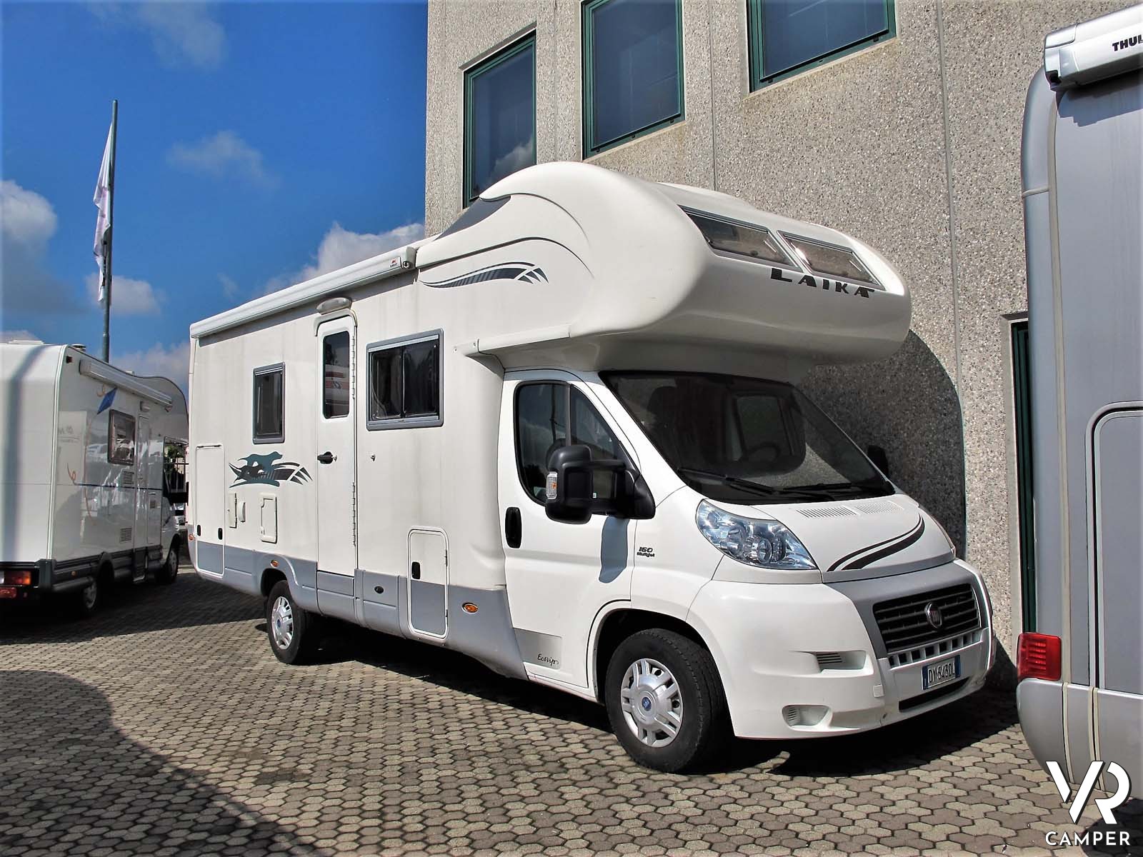 Laika Ecovip G camper mansardato con garage