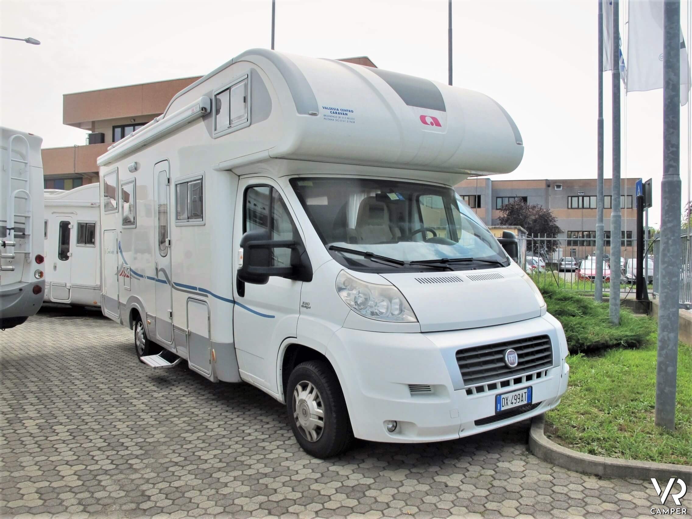 camper con letto matrimoniale in coda