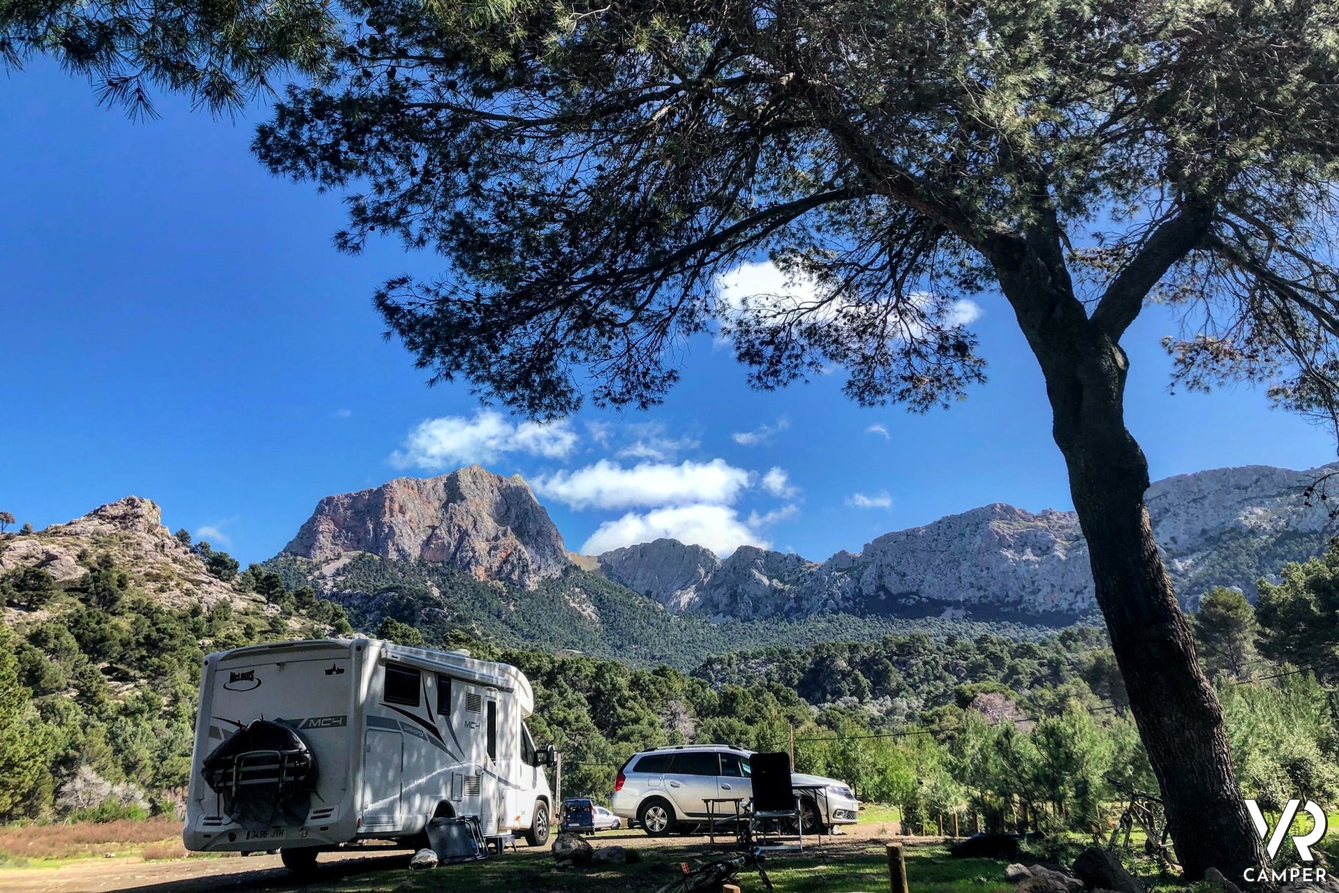 Camper van in campeggio libero 