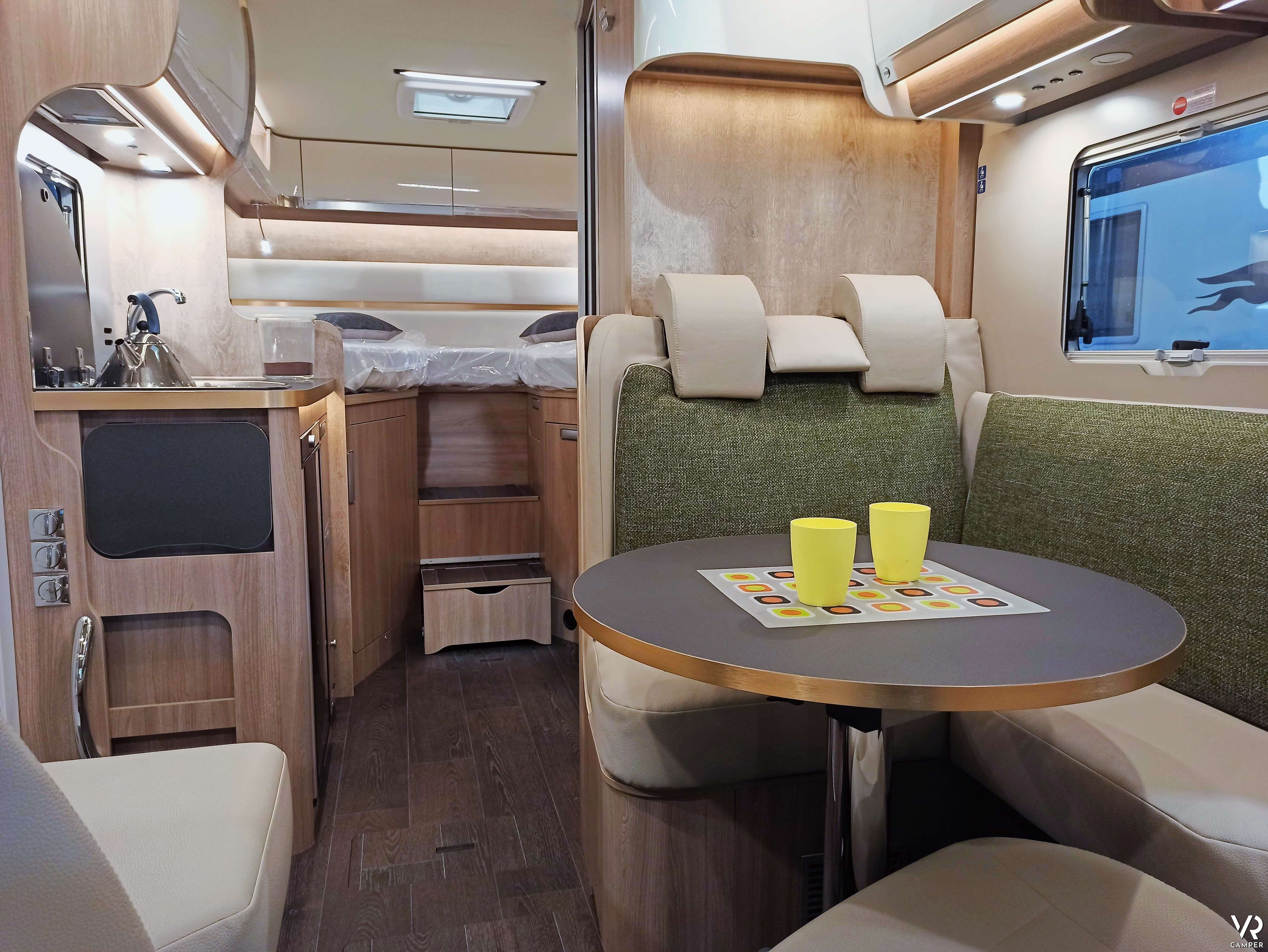 Laika Ecovip H 2109, motorhome con letti gemelli.