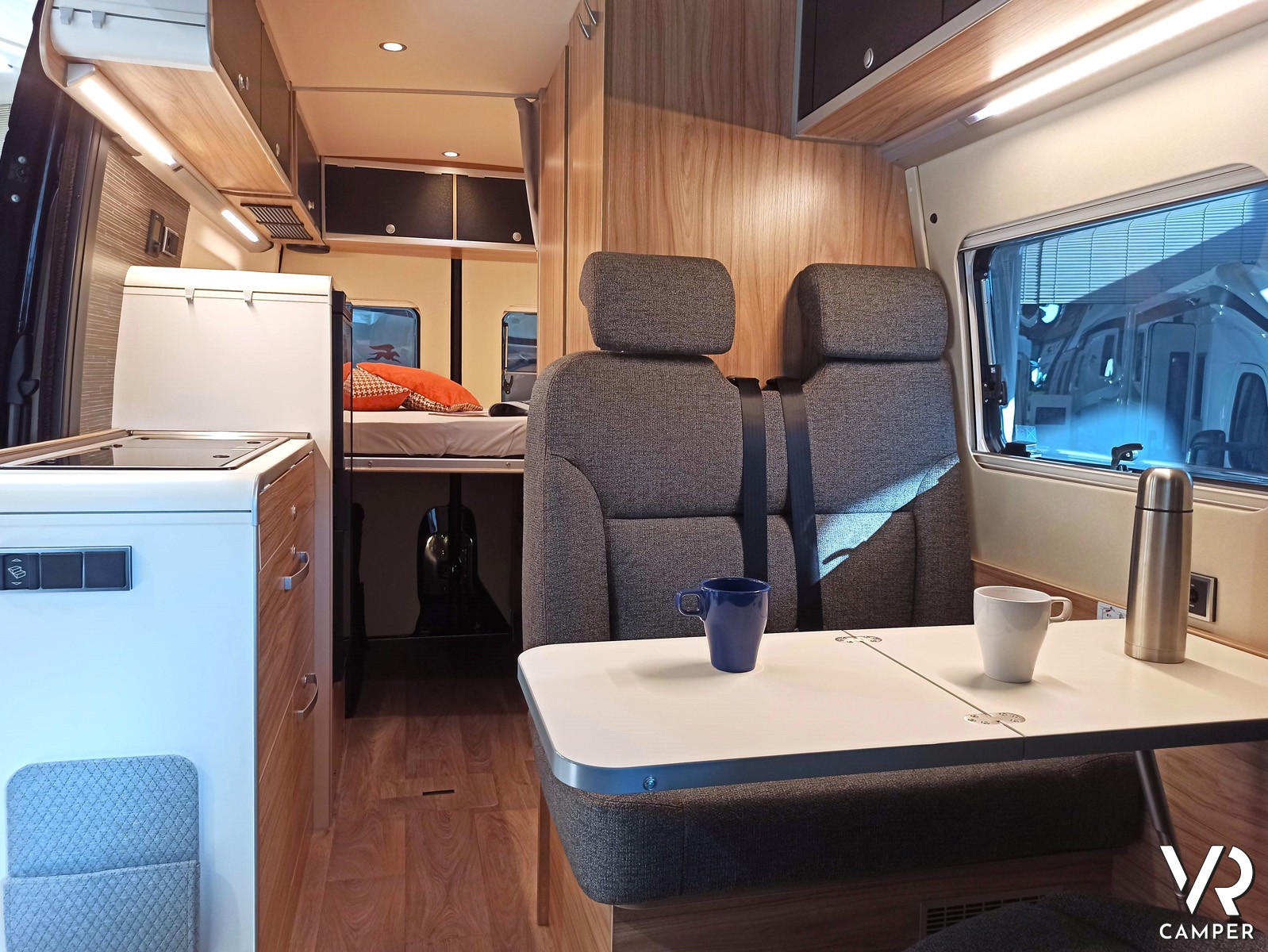 Hymer Grand Canyon S Crossover, vista degli interni.