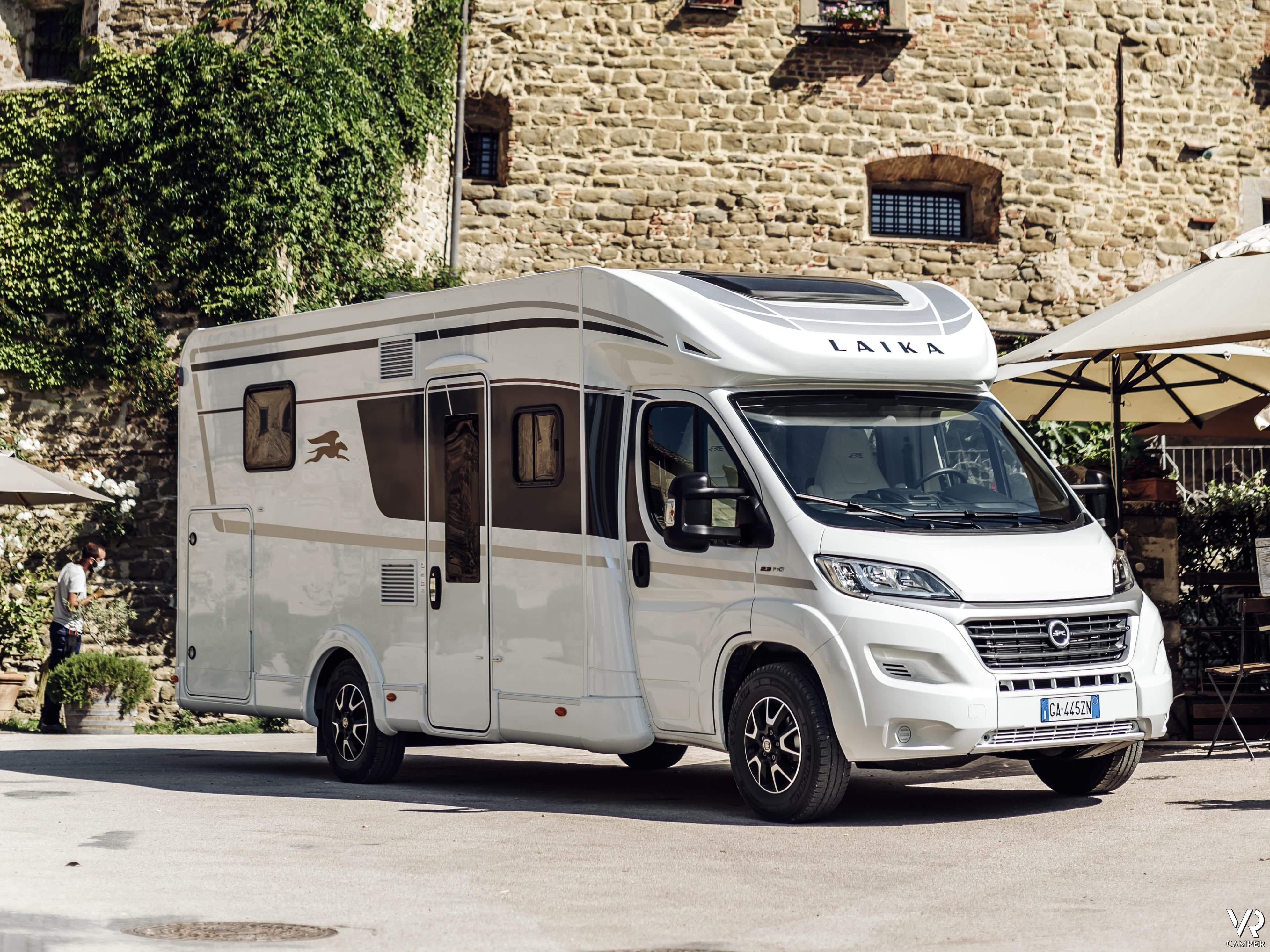 Laika Kosmo Emblema, camper semintegrale