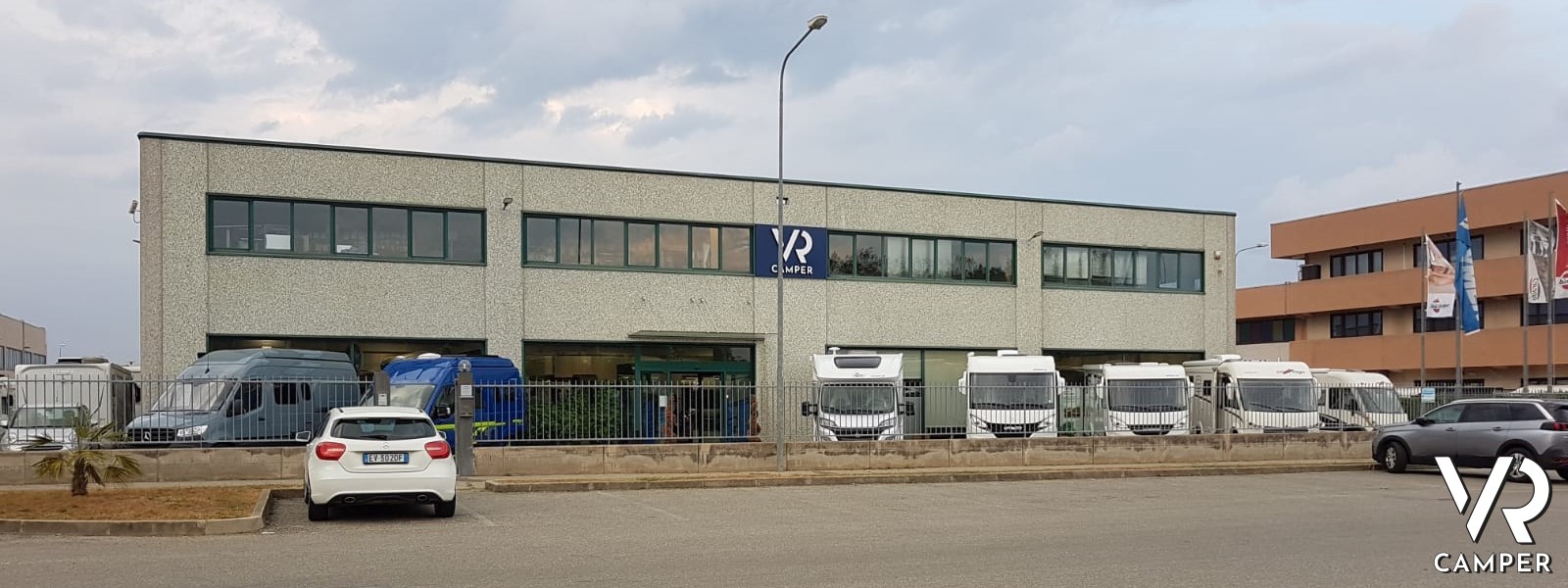 Sede di VR Camper a Druento (Torino), con salone espositivo e officina riparazioni.