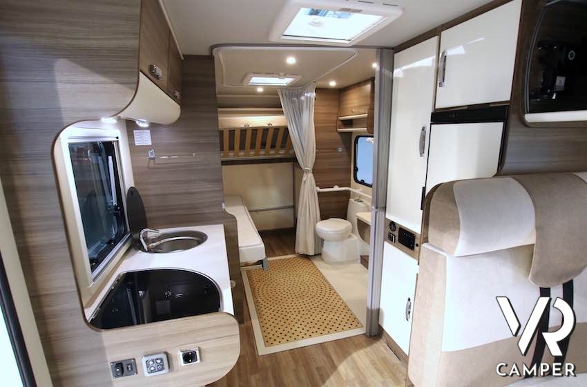 Blucamp SKY FREE, interni spaziosi e con supporti per rispondere alle esigenze di persone in carrozzina e disabili.