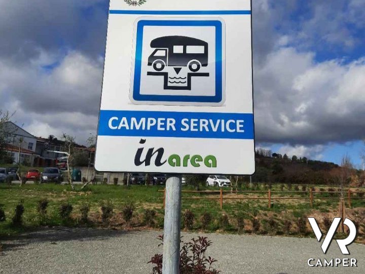 Camper Service con indicazione dell'area per carico e scarico acque reflue, nel comune di Casciana Terme Lari (PI)